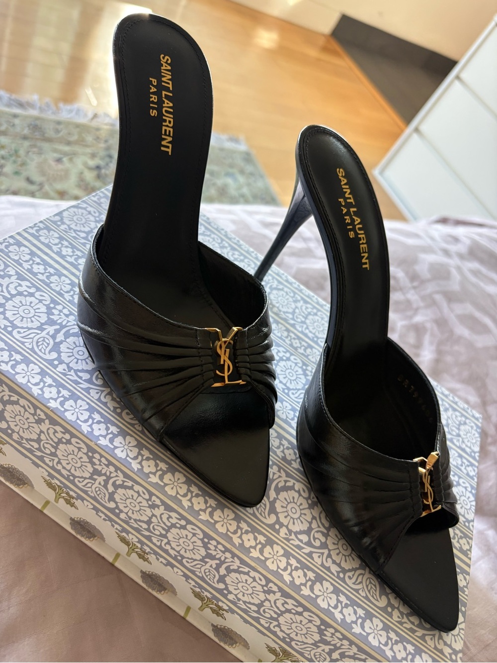 Removing 10/12 | Saint Laurent Babylone Mules in Smooth Leather Black EU 39. - Picture 5 of 7
